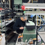 機械生産じゃない。日本の職人が一足ずつ「育てて」いく、NINOSのサンダル