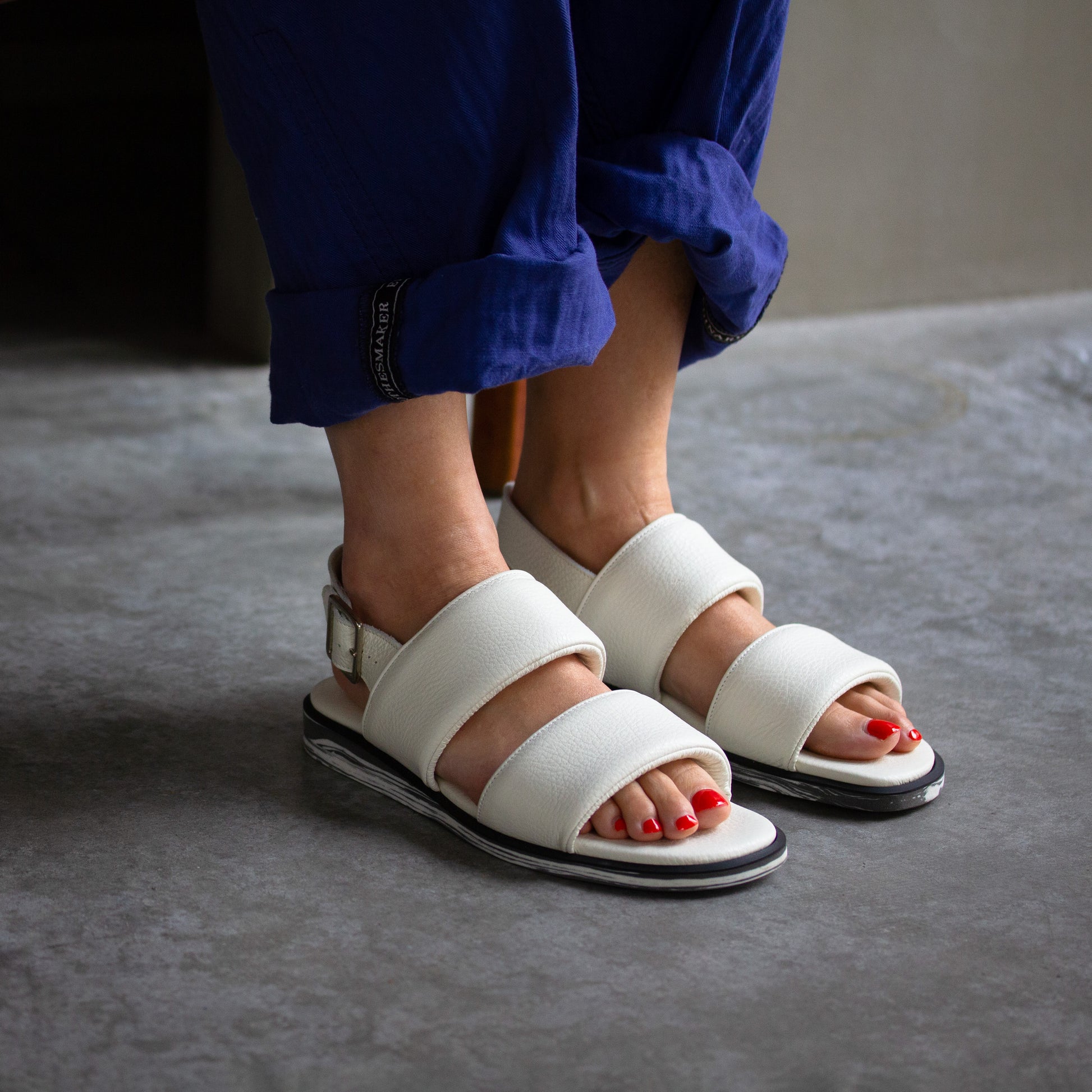 ダブルストラップサンダル